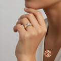 Anillo en Oro 18K con Circones Diseño Ondulado