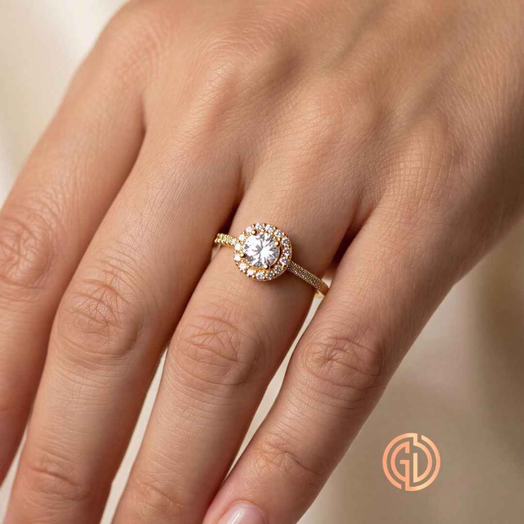Anillo Solitario Halo en Oro 18K con Circones