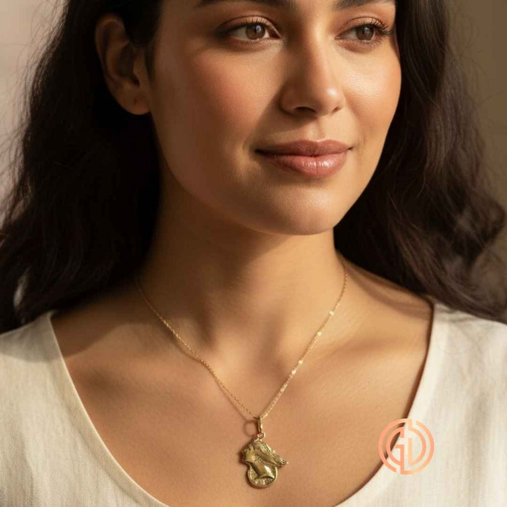 Dije Dama de la Justicia en Oro 18K